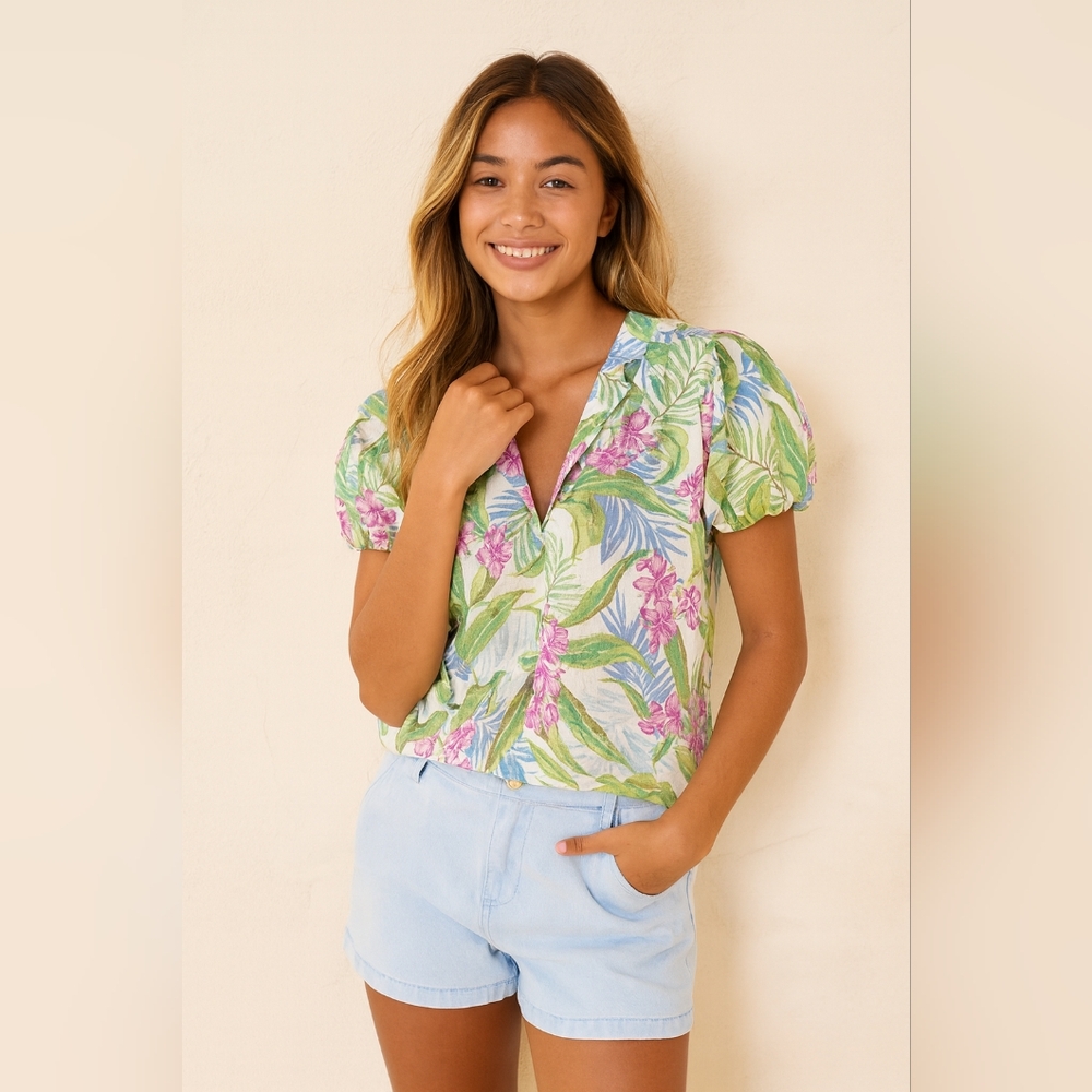 Tommy Bahama Size XS Fits To A MEDIUM Tropical Floral Puff Sleeve Seersucker Top